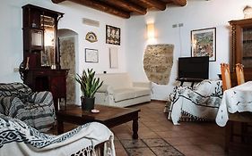 Filippo'S Holiday House